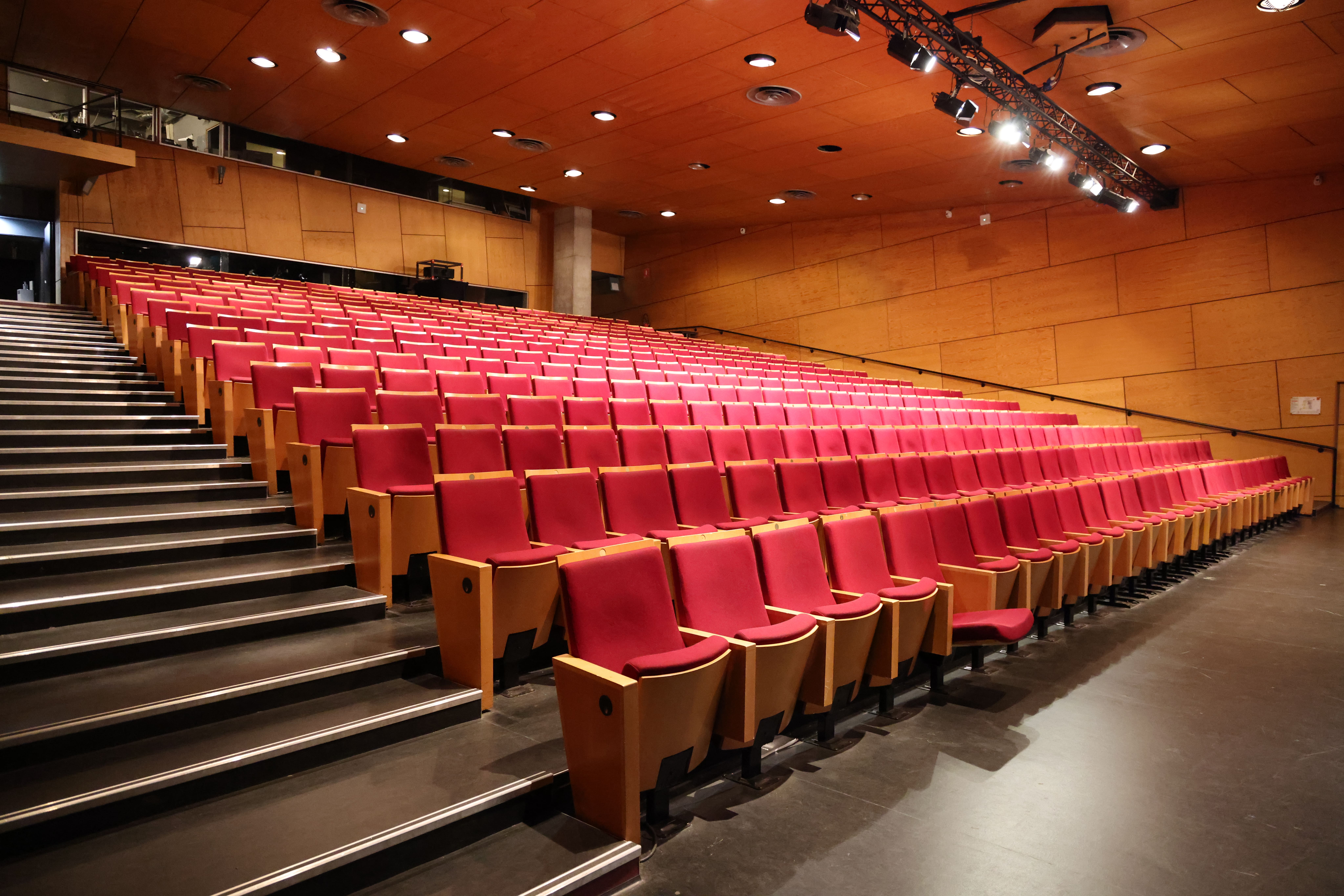 Theatre-Marie-Curie-–-Nu-1